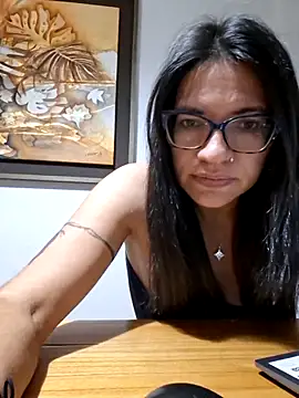 Snapshot of Gia-and-Lara chatting on May 20, 2026, 11:33 pm Gia-and-Lara online show from May 20, 2026, 11:33 pm