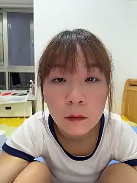 Snapshot of flylingling33 chatting on May 20, 2026, 4:24 pm flylingling33 online show from May 20, 2026, 4:24 pm
