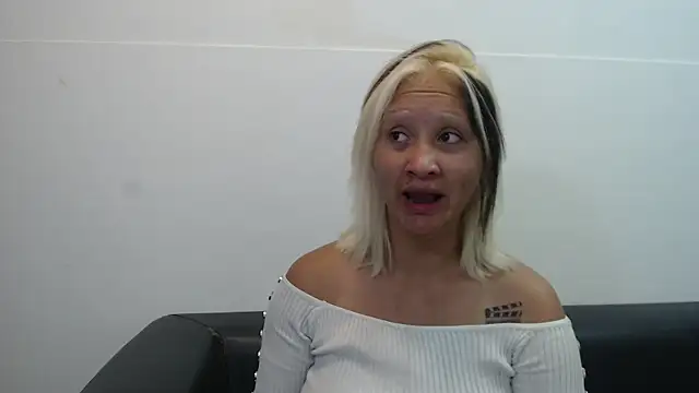 Snapshot of dafne_kim chatting on April 14, 2026, 12:44 pm dafne kim online show from April 14, 2026, 12:44 pm