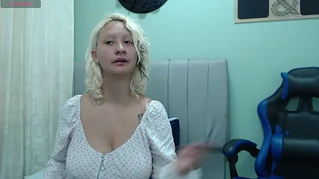 Snapshot of dafne_kim chatting on May 8, 2026, 12:54 pm dafne kim online show from May 8, 2026, 12:54 pm