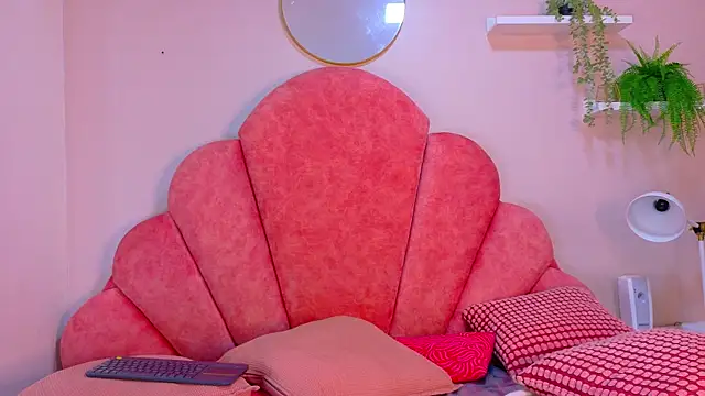 Snapshot of StarrMoon__ chatting on May 12, 2026, 8:11 am StarrMoon online show from May 12, 2026, 8:11 am
