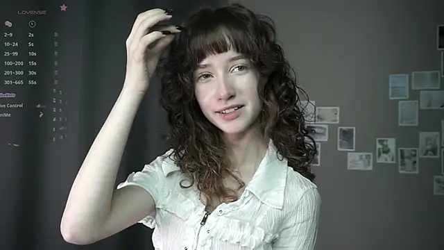 Snapshot of DellaLeck chatting on June 1, 2026, 8:21 pm DellaLeck online show from June 1, 2026, 8:21 pm
