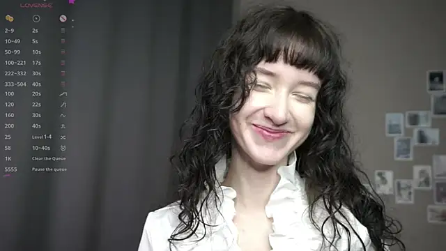 Snapshot of DellaLeck chatting on July 8, 2026, 8:35 pm DellaLeck online show from July 8, 2026, 8:35 pm
