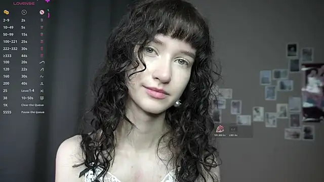 Snapshot of DellaLeck chatting on July 12, 2026, 9:39 pm DellaLeck online show from July 12, 2026, 9:39 pm
