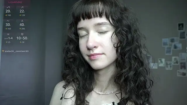 Snapshot of DellaLeck chatting on July 18, 2026, 9:18 pm DellaLeck online show from July 18, 2026, 9:18 pm