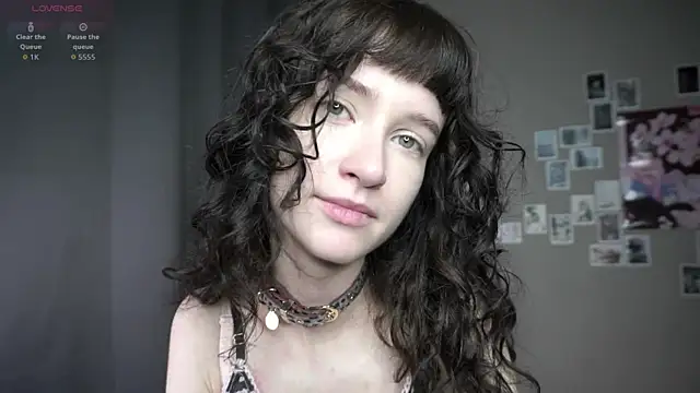 Snapshot of DellaLeck chatting on July 21, 2026, 7:49 pm DellaLeck online show from July 21, 2026, 7:49 pm