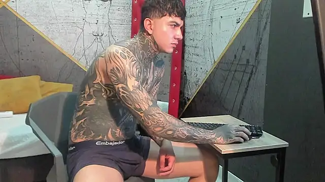 Snapshot of Gury_tattoo chatting on April 8, 2026, 4:40 pm Gury tattoo online show from April 8, 2026, 4:40 pm