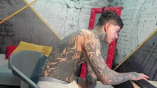 Snapshot of Gury_tattoo chatting on April 9, 2026, 4:34 pm Gury tattoo online show from April 9, 2026, 4:34 pm