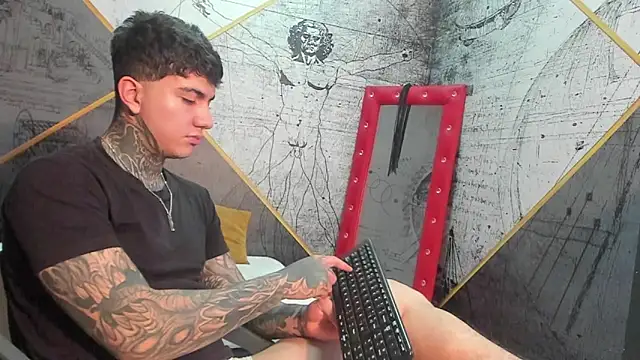 Snapshot of Gury_tattoo chatting on April 16, 2026, 9:39 pm Gury tattoo online show from April 16, 2026, 9:39 pm