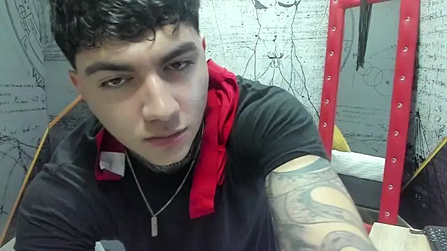 Snapshot of Gury_tattoo chatting on April 20, 2026, 5:37 pm Gury tattoo online show from April 20, 2026, 5:37 pm