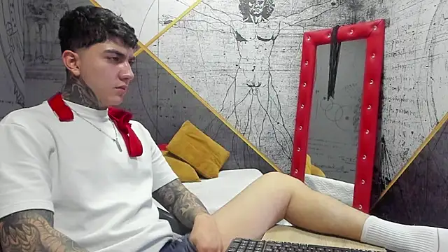 Snapshot of Gury_tattoo chatting on April 21, 2026, 5:28 pm Gury tattoo online show from April 21, 2026, 5:28 pm