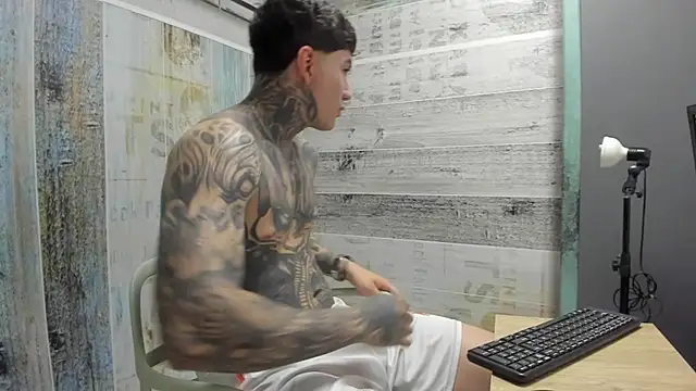Snapshot of Gury_tattoo chatting on May 4, 2026, 5:42 pm Gury tattoo online show from May 4, 2026, 5:42 pm