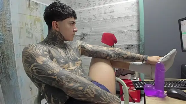 Snapshot of Gury_tattoo chatting on May 11, 2026, 7:22 pm Gury tattoo online show from May 11, 2026, 7:22 pm