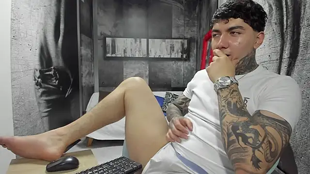 Snapshot of Gury_tattoo chatting on May 12, 2026, 7:00 pm Gury tattoo online show from May 12, 2026, 7:00 pm