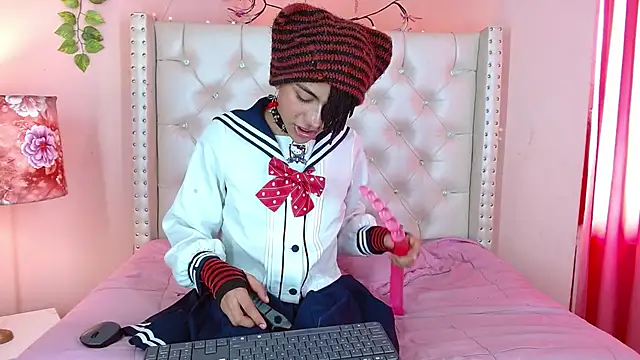 Snapshot of romeo_laurient chatting on May 8, 2026, 8:58 pm romeo laurient online show from May 8, 2026, 8:58 pm