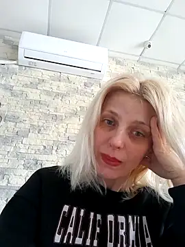 MiaLove183 online show from March 26, 2026, 2:44 pm