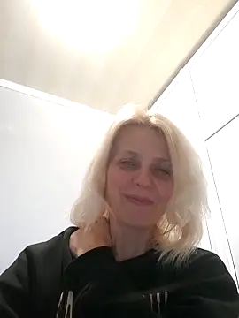 MiaLove183 online show from April 2, 2026, 1:42 pm