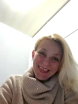 MiaLove183 online show from April 8, 2026, 1:11 pm