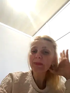 MiaLove183 online show from April 11, 2026, 7:56 am