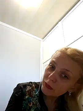 MiaLove183 online show from April 19, 2026, 8:35 am