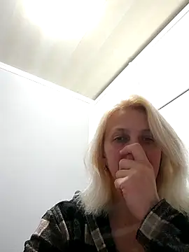 MiaLove183 online show from April 20, 2026, 1:47 pm