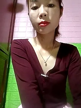 AmyLinee01 online show from April 17, 2026, 1:52 am