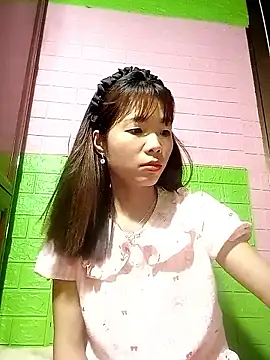 Snapshot of AmyLinee01 chatting on May 13, 2026, 10:38 pm AmyLinee01 online show from May 13, 2026, 10:38 pm