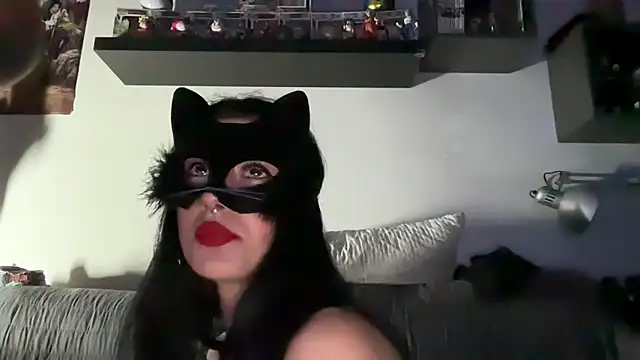 Snapshot of SilentScreamsVan- chatting on May 4, 2026, 9:00 pm SilentScreamsVan- online show from May 4, 2026, 9:00 pm