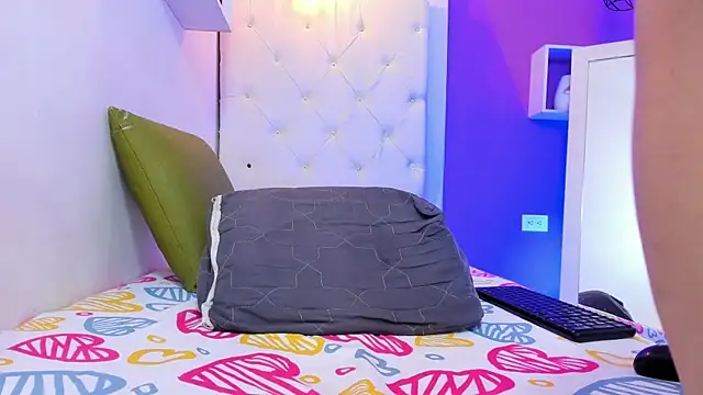 Snapshot of Curly_temptation chatting on March 26, 2026, 11:38 am Curly temptation online show from March 26, 2026, 11:38 am