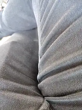 roselover2222 online show from April 2, 2026, 6:44 am