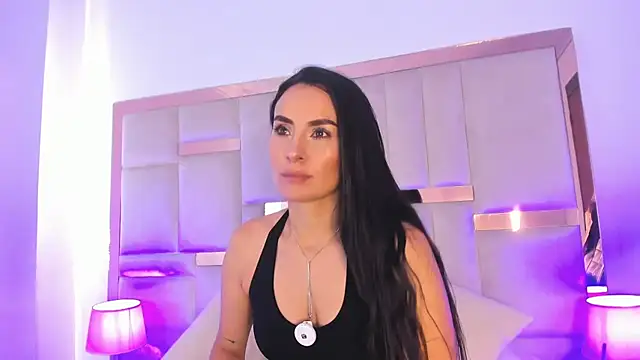 velvetlunaa  online show from May 26, 2026, 1:18 pm