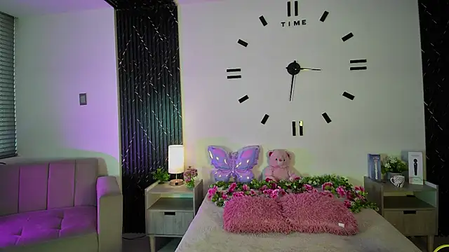 aurora petitee online show from June 11, 2026, 1:20 pm