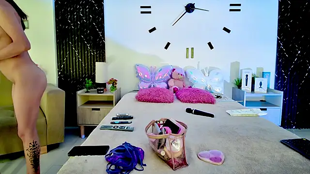 aurora petitee online show from June 18, 2026, 1:26 pm