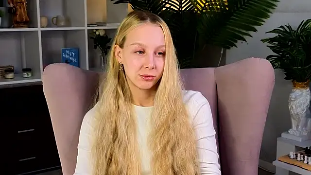 Snapshot of LishaPelle chatting on March 22, 2026, 8:40 am LishaPelle online show from March 22, 2026, 8:40 am