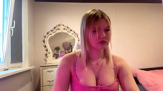 Snapshot of SweettAnny chatting on May 15, 2026, 5:09 pm SweettAnny online show from May 15, 2026, 5:09 pm