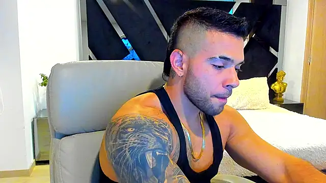 Snapshot of Raytorres chatting on July 12, 2026, 12:23 am Raytorres online show from July 12, 2026, 12:23 am