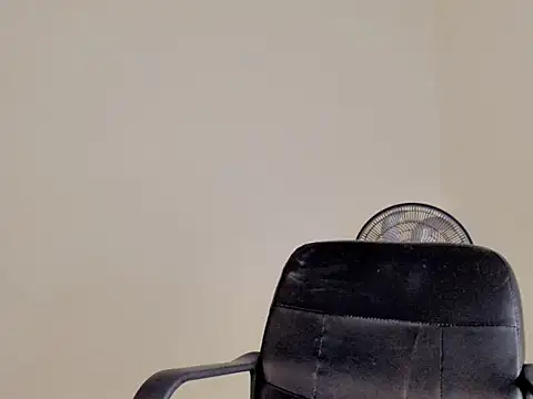 Lunita Sweett online show from April 15, 2026, 3:08 pm