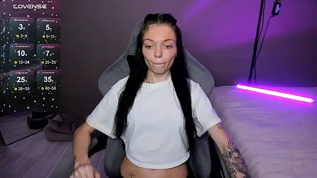 SweetMary adam online show from April 15, 2026, 2:13 pm