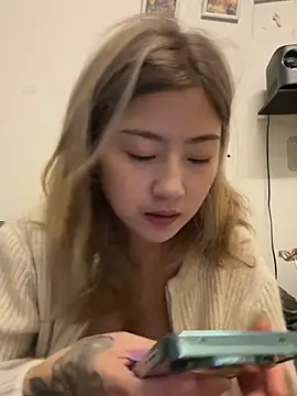 Olivia PINK0322 online show from May 8, 2026, 11:37 am