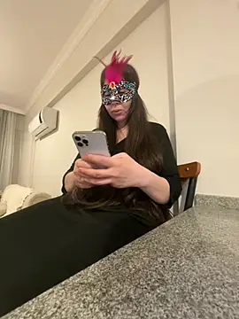 lilyums online show from April 18, 2026, 7:07 pm