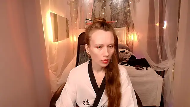 Snapshot of NicoleMiless chatting on April 14, 2026, 12:33 pm NicoleMiless online show from April 14, 2026, 12:33 pm