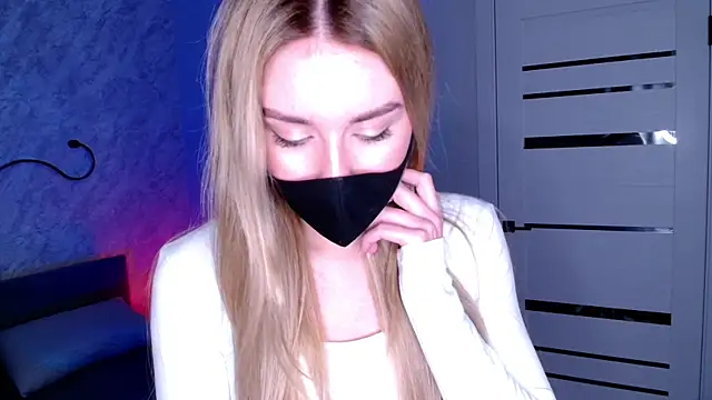 LulyDOLL online show from April 8, 2026, 6:24 am