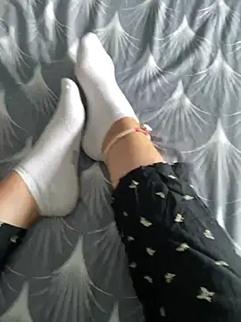 Snapshot of LilouPieds chatting on July 19, 2026, 4:33 pm LilouPieds online show from July 19, 2026, 4:33 pm