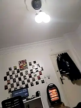 Snapshot of Ghostx22r chatting on April 8, 2026, 7:03 pm Ghostx22r online show from April 8, 2026, 7:03 pm