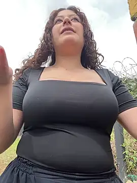 Snapshot of Amber_rosse_outdoors chatting on March 27, 2026, 7:13 pm Amber rosse outdoors online show from March 27, 2026, 7:13 pm