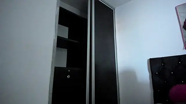 Snapshot of WilliamsAndCatherine chatting on May 7, 2026, 6:24 pm WilliamsAndCatherine online show from May 7, 2026, 6:24 pm