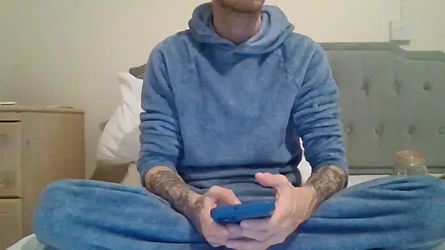 feetlovrr94 online show from March 27, 2026, 9:03 pm