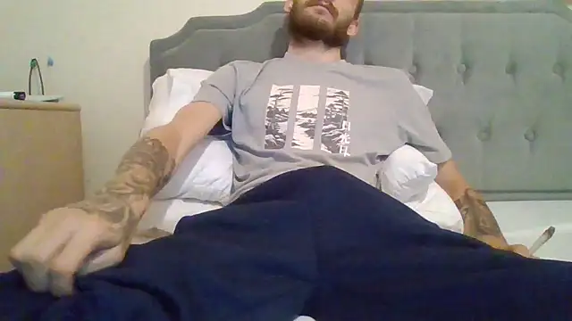 feetlovrr94 online show from May 8, 2026, 2:55 pm