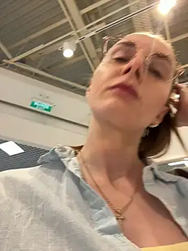 Snapshot of FReyja_44 chatting on June 16, 2026, 9:56 am FReyja 44 online show from June 16, 2026, 9:56 am