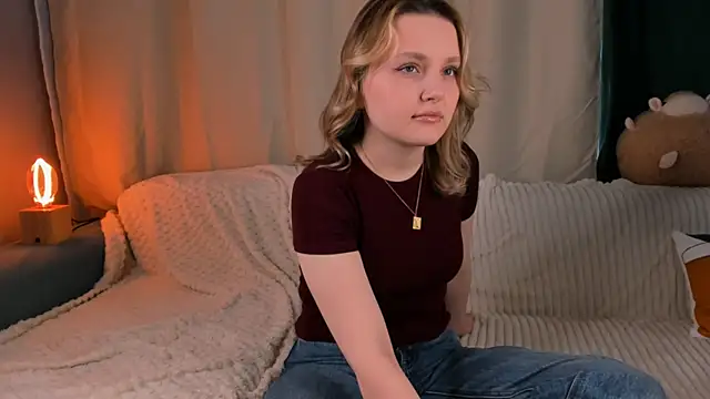 LorriMonz online show from April 13, 2026, 1:11 am